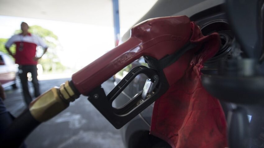 Congresso cogita taxar exportação de petróleo para conter alta dos combustíveis