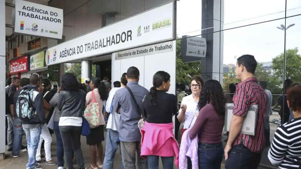 Brasil deve ficar entre as piores taxas de desemprego no mundo em 2022, mostra ranking