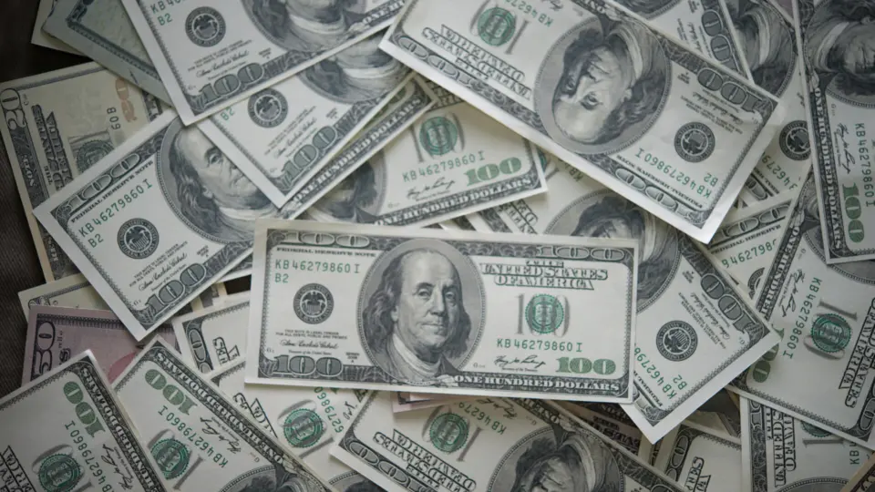 Dólar vai ficar mais barato com alíquota zero do IOF em operações de câmbio