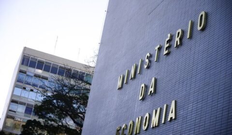 Bolsonaro sanciona LDO com vetos, mantendo orçamento secreto e projeções com excesso de otimismo