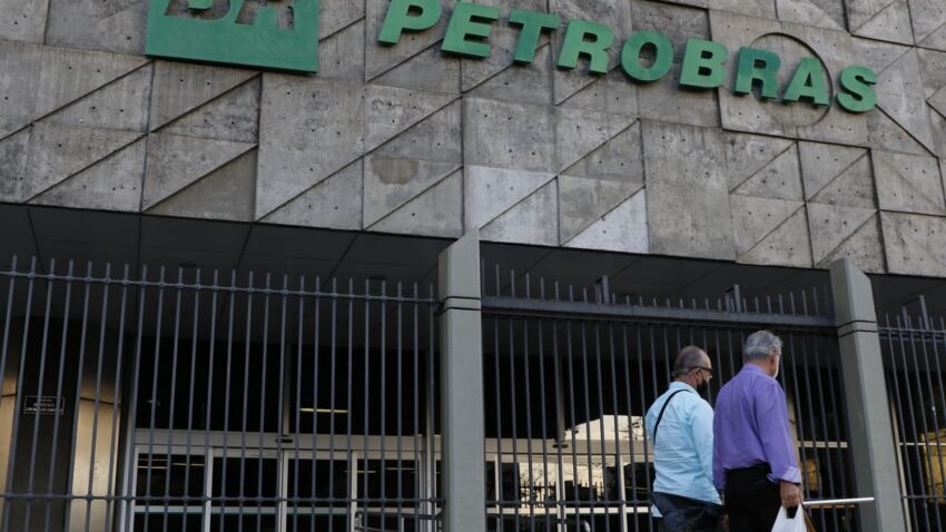 Petrobras diz à justiça que suspensão de reajuste traria desabastecimento e caos