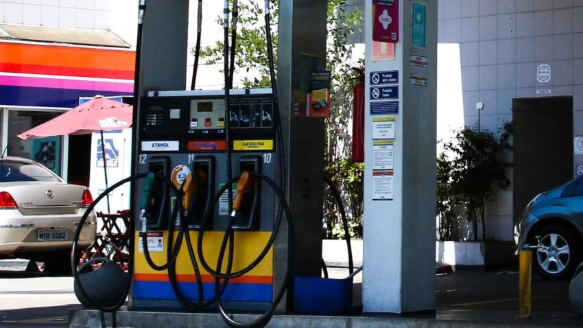 Preço da gasolina gera tensão entre governo e Petrobras; acionistas querem novo aumento