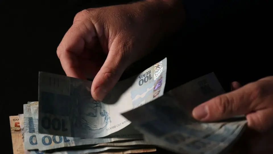 PLP que permite confisco de bens e FGTS para pagar dívidas sai da pauta para ‘reavaliação’