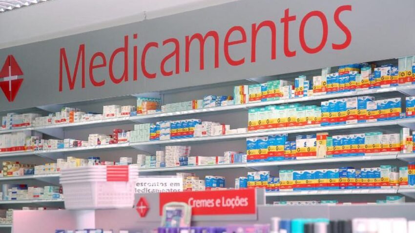 Farmácias e SUS enfrentam escassez de medicamentos essenciais. Saúde e Anvisa alertam para desabastecimento