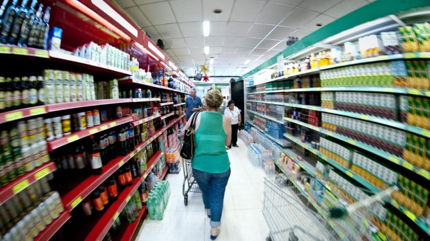 Visando alimentação saudável, governo quer mudar itens da cesta básica