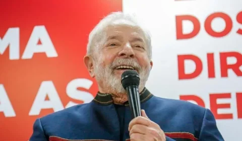 Pesquisa Quaest mostra Lula com 45% e Bolsonaro com 33%. Pagamento de benefícios pelo governo Bolsonaro não altera quadro da disputa eleitoral