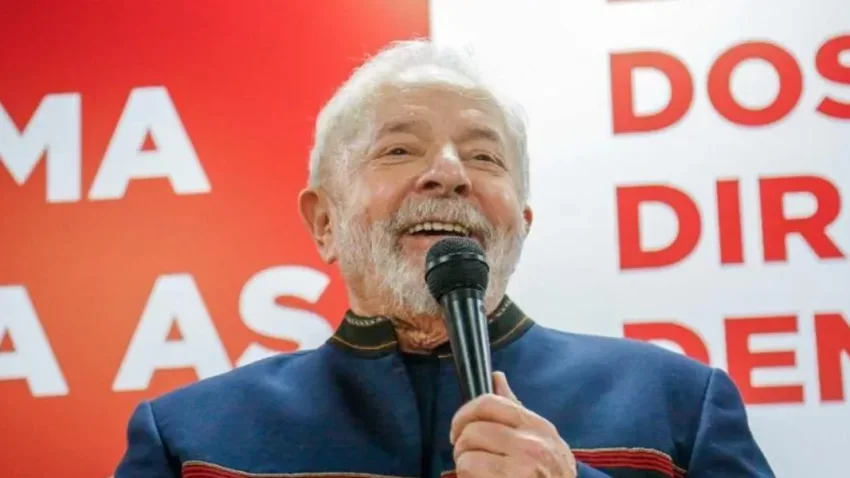 Pesquisa Quaest mostra Lula com 45% e Bolsonaro com 33%. Pagamento de benefícios pelo governo Bolsonaro não altera quadro da disputa eleitoral