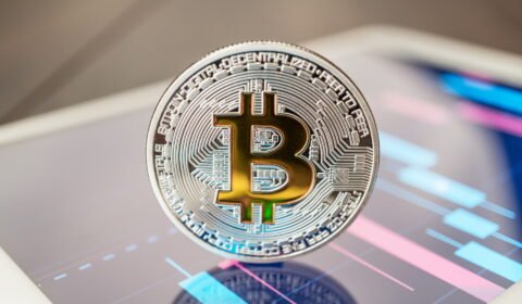 Bitcoin perde 57% do seu valor em seis meses