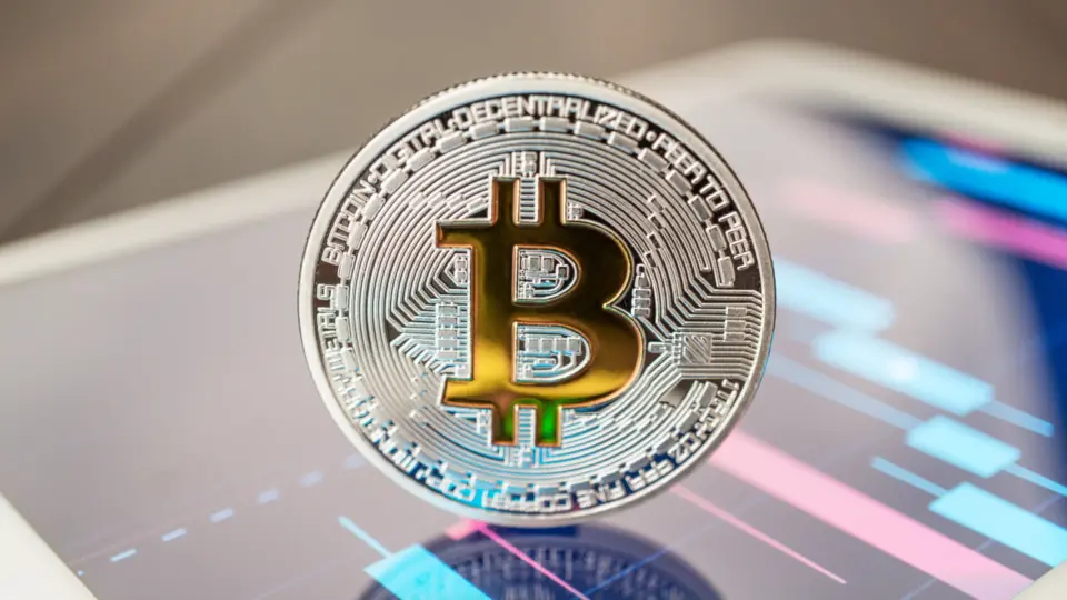 Bitcoin perde 57% do seu valor em seis meses
