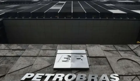 Em protesto aos preços da Petrobras, sindicatos vendem botijões por R$ 73,00