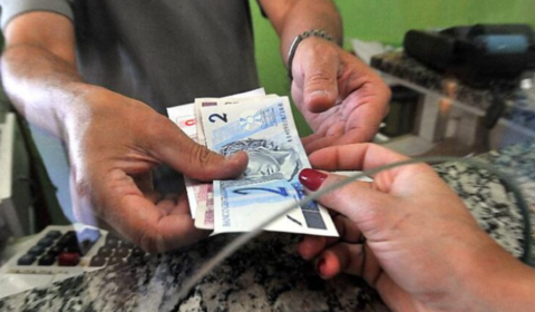 Pagamento do 13º salário colocará até R$ 291 bilhões na economia, segundo Dieese