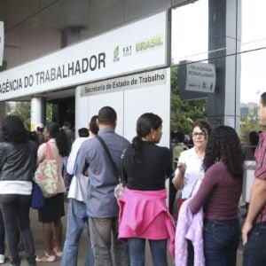Paulo Guedes, carteira assinada, jovens desempregados, taxa de desemprego