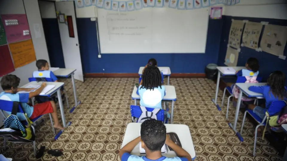 Investimento em educação básica no Brasil representa um terço da média dos países ricos