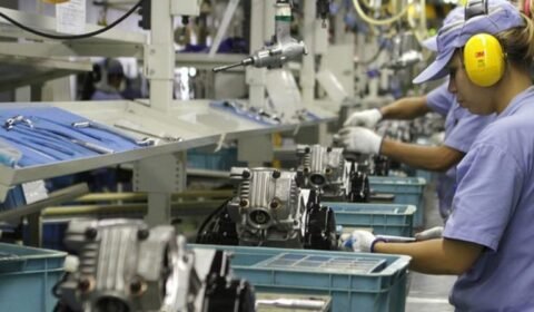 Produção industrial fecha trimestre em queda de 4,5% comparado a 2021