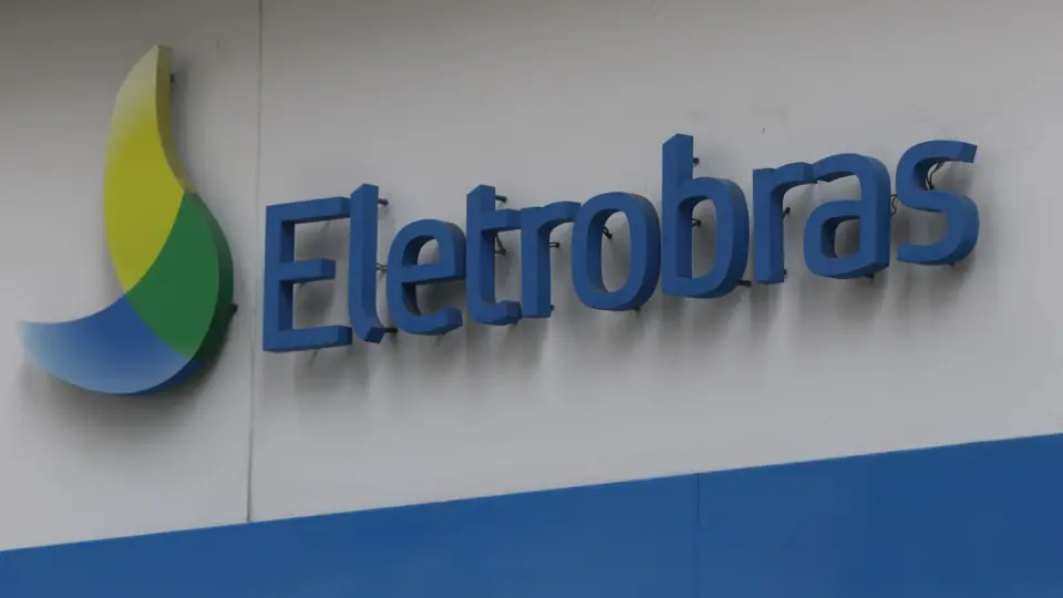 Bolsonaro entrega Eletrobras, maior empresa de energia da América Latina, ao setor privado por R$ 33,7 bilhões