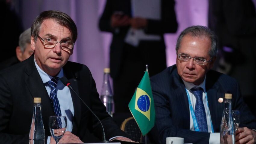 Plano de Guedes para eventual 2º mandato de Bolsonaro desvincula reajuste do mínimo da inflação passada, reduzindo reposição das perdas salariais