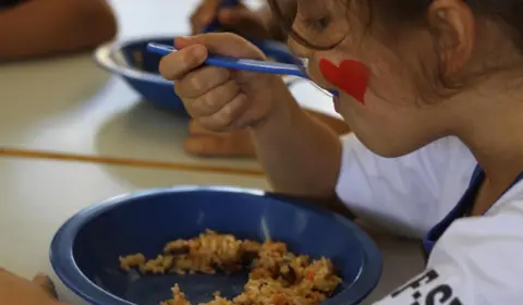 Programa de alimentação escolar repassa só R$ 0,53 por refeição a alunos da pré-escola