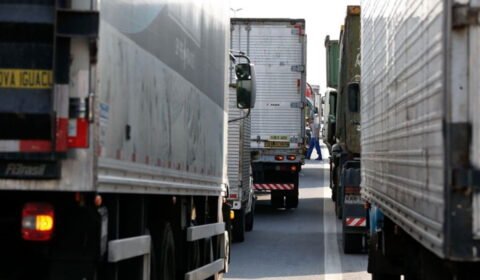 Caminhoneiros criticam Bolsonaro por preços de combustíveis: ‘Sem luz no fim do túnel’