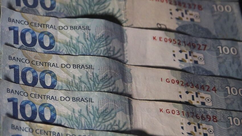 Bolsonaro deixa R$ 255,2 bilhões de ‘restos a pagar’ para a atual gestão. Governo Lula deve fazer pente-fino em contratos