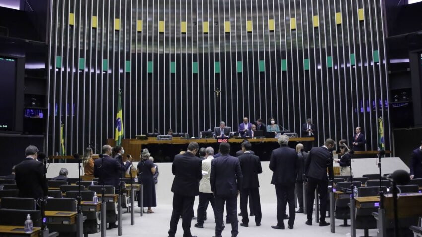 Aprovação de PECs em tempo recorde no governo Bolsonaro fragiliza a Constituição