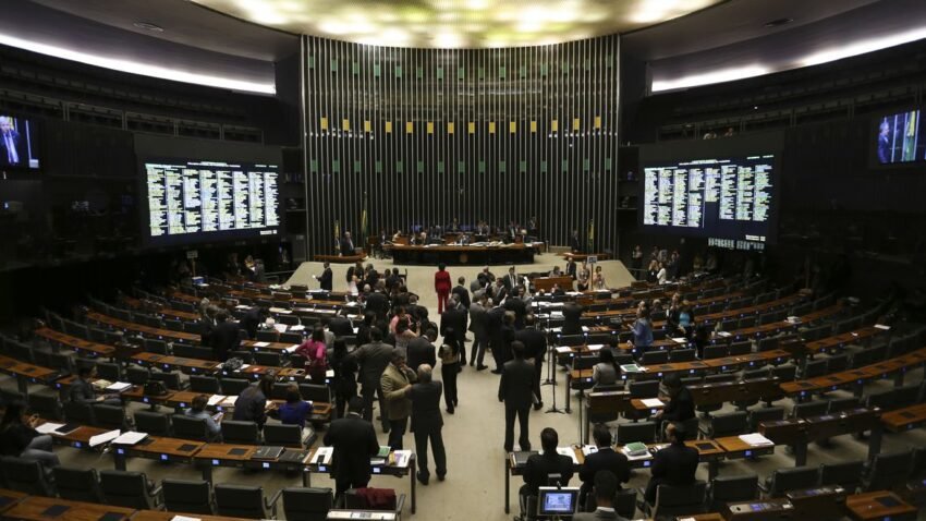 Orçamento público no Brasil é controlado pelo Congresso, que já responde por 24,5% do total