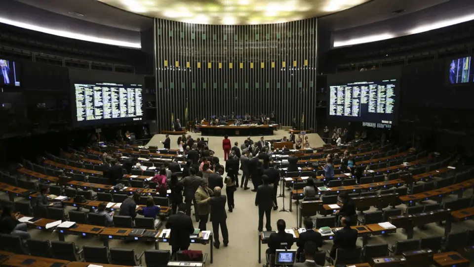 Lideranças da Câmara retiram urgência do PL dos devedores contumazes. Votação fica para depois do feriado