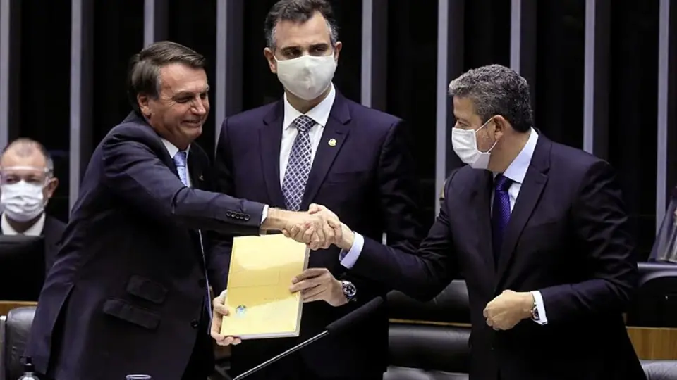 Ao pleitear vaga na OCDE, governo brasileiro omite orçamento secreto e falta de transparência nas contas públicas