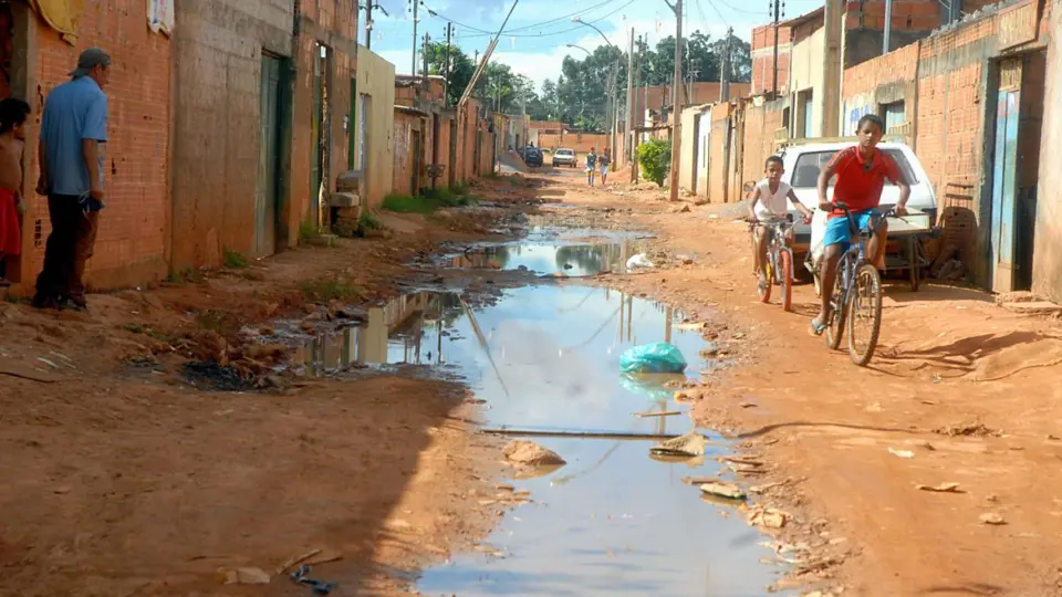 Contratos irregulares de saneamento básico atingem 30 milhões de brasileiros. Milhares sequer têm água e esgoto tratados