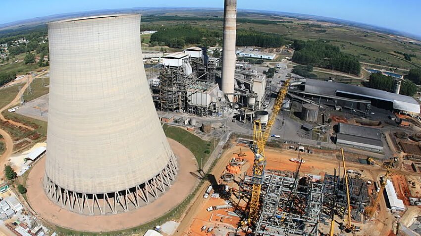 Aneel aprova regras para contratação de usinas termelétricas que produzem energia mais cara e poluente. Povo paga a conta