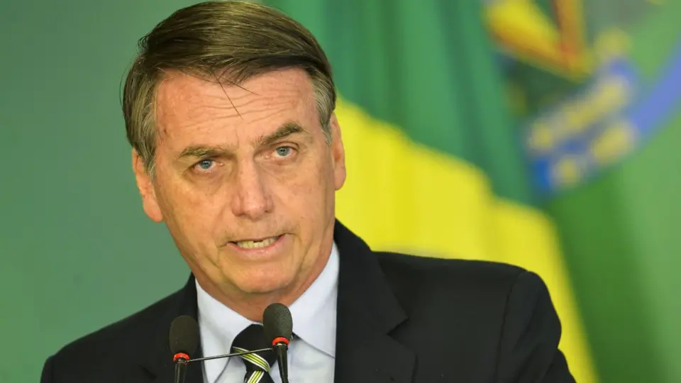 TCU dá cinco dias para Bolsonaro entregar caixa de joias dada pelo governo da Arábia Saudita. Defesa diz que cumprirá decisão
