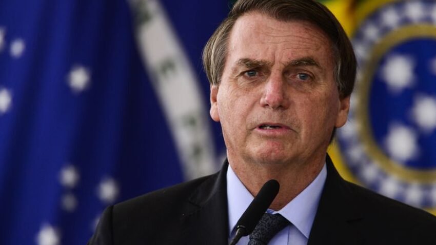 Jair Bolsonaro pagou indevidamente R$ 2 bilhões em auxílios a taxistas e caminhoneiros durante período eleitoral, aponta CGU