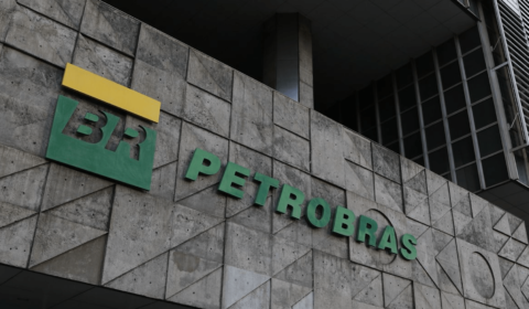 Petrobras lucra R$ 23,7 bilhões no 1º trimestre, queda de 37,9%; desvalorização cambial é uma das explicações