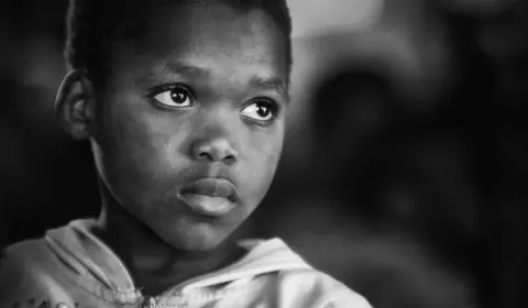 Pobreza infantil cresce na pandemia. Brasil tem 2,2 milhões de crianças com até seis anos vivendo na extrema pobreza