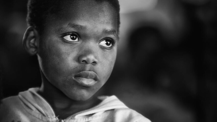 Pobreza infantil cresce na pandemia. Brasil tem 2,2 milhões de crianças com até seis anos vivendo na extrema pobreza