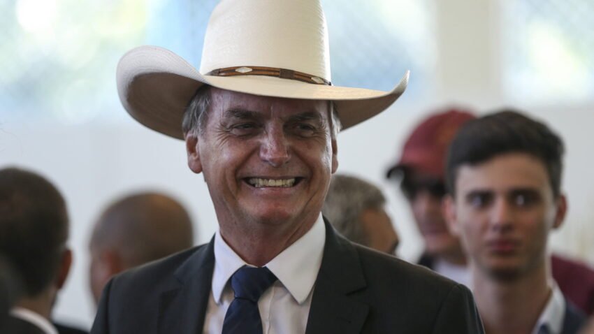 Dinheiro público paga gastos nos EUA do ex-presidente Jair Bolsonaro e de seus assessores