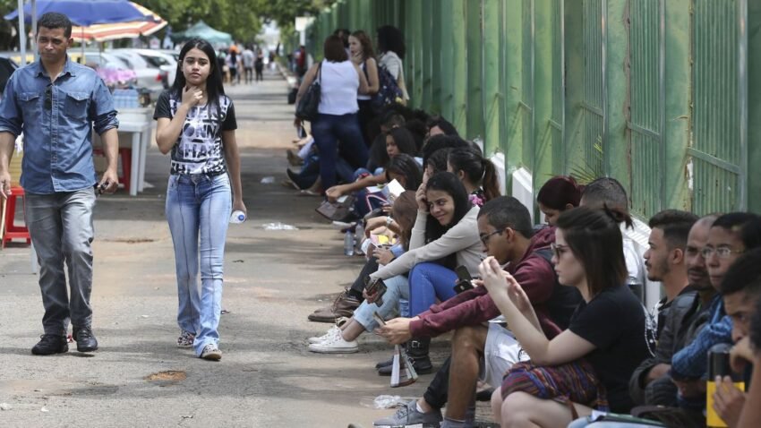 No Brasil, 35,9% dos jovens estão sem trabalhar e sem estudar. País já é o segundo no ranking da geração nem nem, o que indica falta crônica de oportunidades