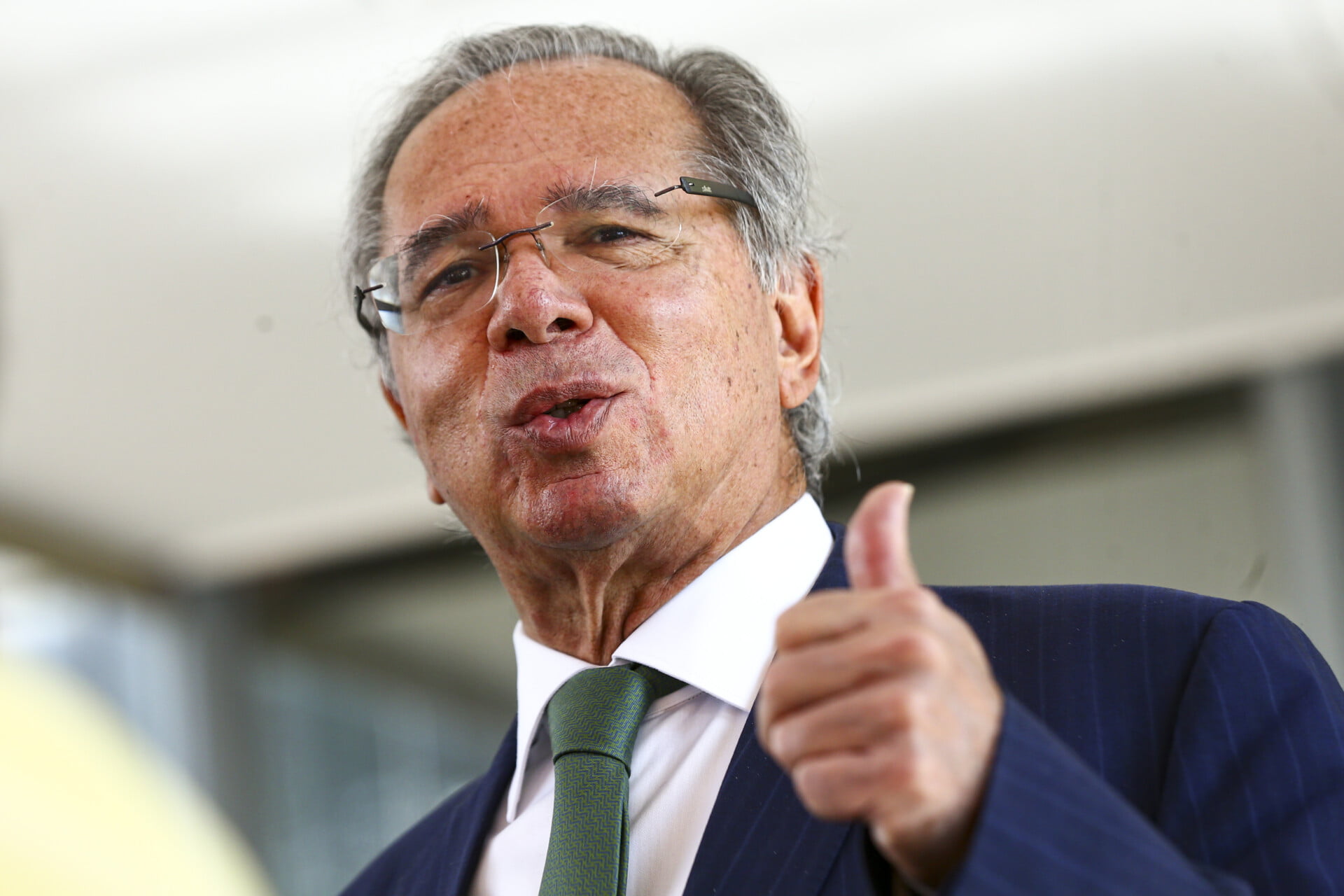 Paulo Guedes mente sobre números do crescimento econômico