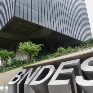 Petrobras; Prêmio Nobel, energia renovável; BNDES financiou empresas com atos golpistas, desembolso do BNDES, serviços de engenharia, energia solar