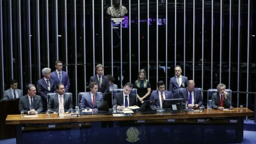 Após maratona de votações, Congresso Nacional promulga a PEC da Transição com R$ 145 bi de extrateto
