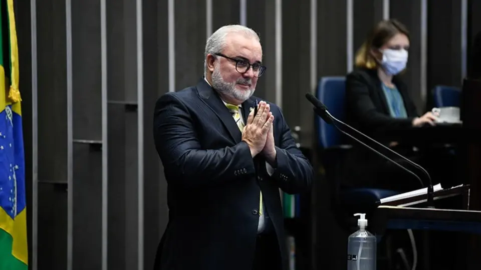 Lula confirma Jean-Paul Prates para o comando da Petrobras. Presidente eleito afirma que preços dos combustíveis “vão cair”