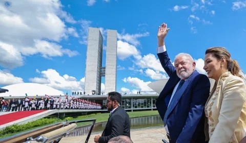 Lula retira Petrobras e Correios de programa de privatização e revoga decreto que reduz tributos de grandes empresas