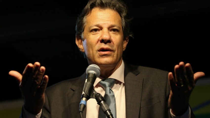 Haddad diz que projeto do novo marco fiscal já está no Planalto. Lula deve fazer reunião com ministro para debater tema