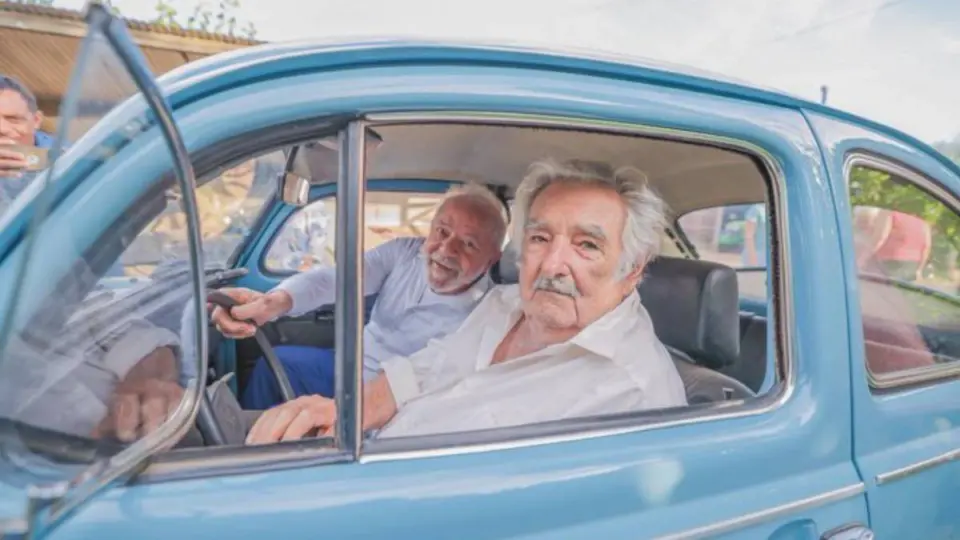 Lula e Mujica conversam sobre livre comércio e fortalecimento do Mercosul