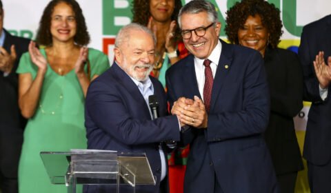Alexandre Padilha diz que Lula não pretende mexer em autonomia do Banco Central. Campos Neto minimiza fala do presidente em entrevista