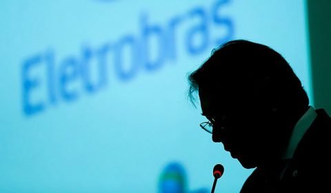 Ações da Eletrobras perdem 20% do valor somente no mês de março, provando que privatização foi mau negócio