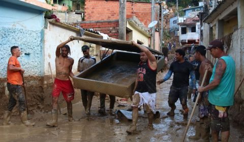 Parcelas da dívida de fevereiro e março foram prorrogadas em cidades afetadas por chuvas no litoral de SP, segundo anúncio do Ministério da Fazenda