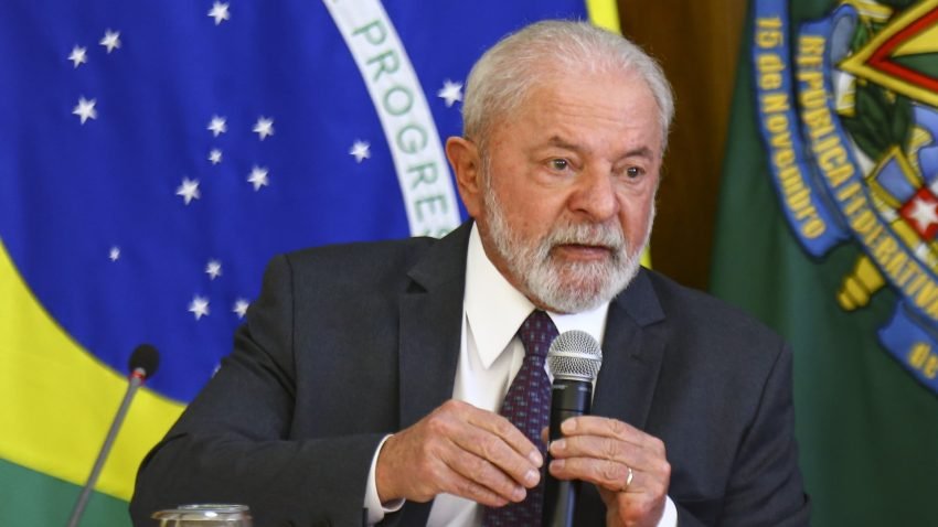 Lula desfaz proposta de Bolsonaro que privilegiava empresas de países ricos em licitações públicas no Brasil