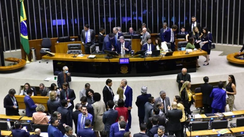 Governo negocia ajustes no arcabouço fiscal no Senado para impedir corte de R$ 40 bi em despesas previstas para 2024