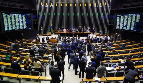 Novo arcabouço fiscal passa com folga na Câmara dos Deputados, com placar de 372 a 108 votos. Destaques da proposta serão votados ainda nesta 4ª feira