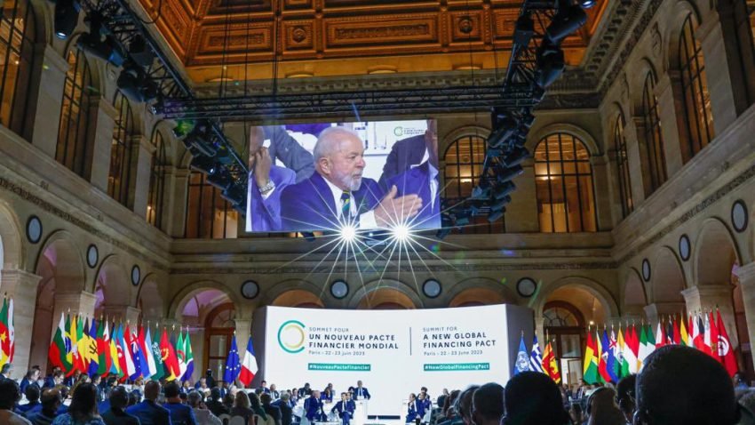 Na Cúpula de Paris, Lula cobra países ricos por combate a desigualdade e crise climática. Ao lado de Macron, petista diz que ‘está louco’ para fechar acordo com a UE